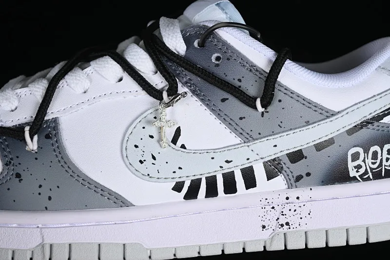 All categories Nk SB Dunk series Nk SB Dunk Low Low-top sneakers Nk Dunk Low Splash ink graffiti Double hook Halloween cross Old gradient SB strap low-top casual sneakers DV0831-101